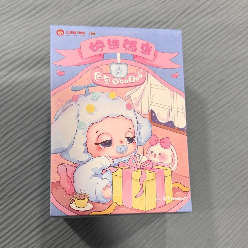 V2 Zipper Bag, DouDou, & Fluffy Zoo Bundle - Picture 6 of 13